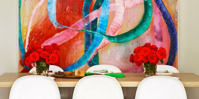 10 Dining Rooms With Oversized Art