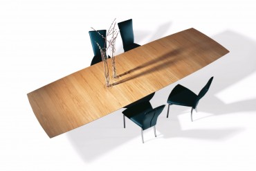 Wood Dining Tables To Match Luxury Interiors | www.bocadolobo.com #moderndiningtables #diningtables #diningroom #thediningroom #diningarea #diningareadesign #wood #luxuryinteriors #exclusivedesign #luxury #luxurious #luxurybrands #luxuryproducts #luxuryfurniture @moderndiningtables