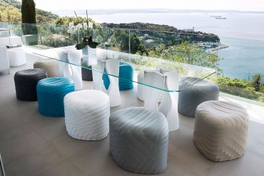 10 Glass Modern Dining Tables | www.bocadolobo.com #glasstables #diningtables #diningroom #thediningroom #diningarea #diningareadesign #luxuryinteriors #luxurybrands #luxury #glass @moderndiningtables
