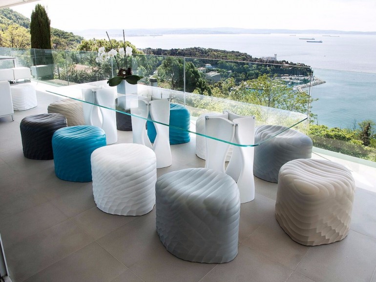 10 Glass Modern Dining Tables | www.bocadolobo.com #glasstables #diningtables #diningroom #thediningroom #diningarea #diningareadesign #luxuryinteriors #luxurybrands #luxury #glass @moderndiningtables