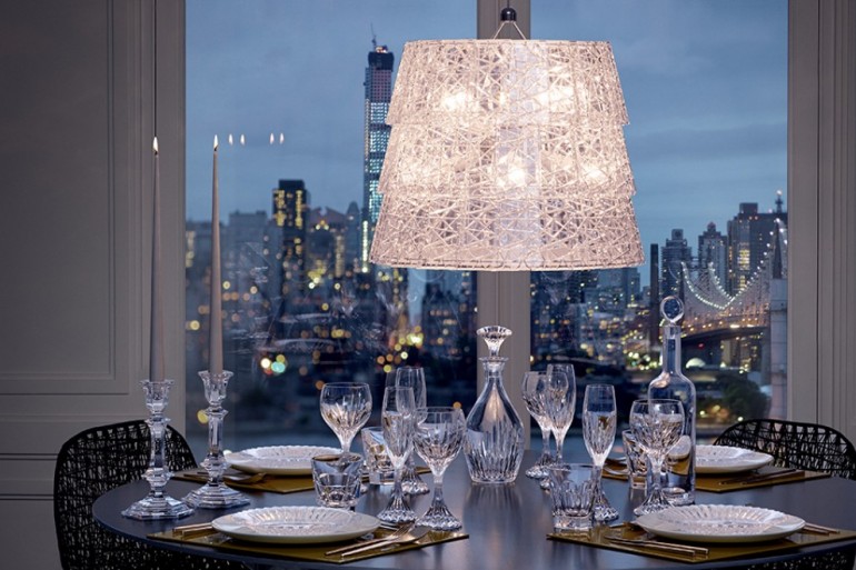 Baccarat Décor Ideas Make The Most Beautiful Dining Tables | www.bocadolobo.com #moderndiningtables #diningtables #diningroom #thediningroom #diningarea #decorideas #luxury #luxurious #luxurydiningroom #luxurybrands #famousbrands #italianbrands @moderndiningtables