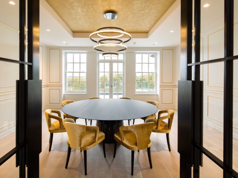The Best Tips On How To Light a Dining Room | www.bocadolobo.com #moderndiningtables #diningroom #thediningroom #diningarea #diningtables #exclusivedesign #luxuryfurniture #lighting #luxurylighting #lightingtips @moderndiningtables