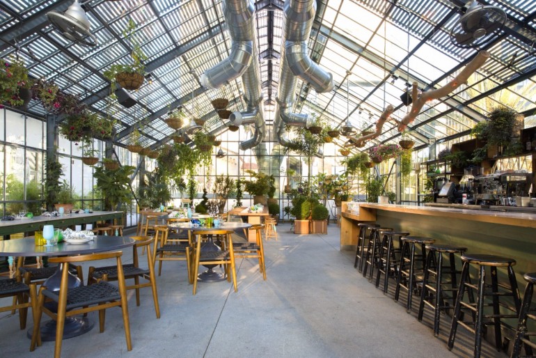 The Most Beautiful Glass Restaurants in the World | www.bocadolobo.com #restaurants #moderndiningtables #diningarea #diningroom #theidningroom #diningareadesign #roomdesign #exclusivedesign #glassrestaurants #luxuryrestaurants #luxuryproducts #luxurybrands #diningtables @moderndiningtables