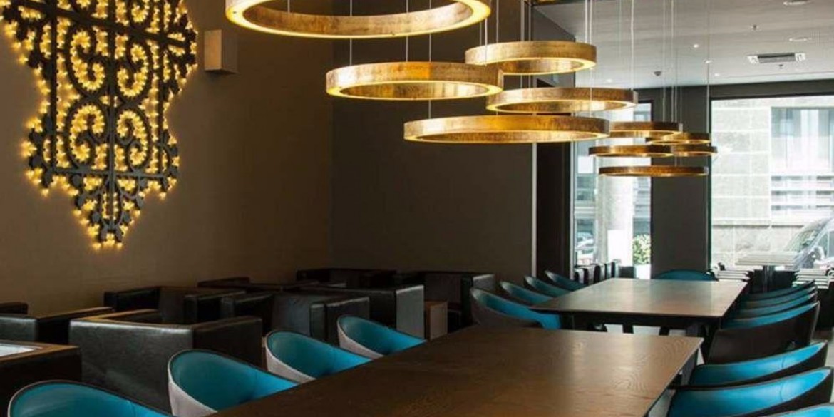 Amazing Dining Tables Choices By Top Interior Designers Worldwide | www.bocadolobo.com #moderndiningtables #diningroom #diningroomdesign #diningarea #thediningroom #luxurybrands #topinteriordesigners #famousinteriordesigners #bestinteriordesigners #luxurybrands #interiordesign #exclusivedesign @moderndiningtables