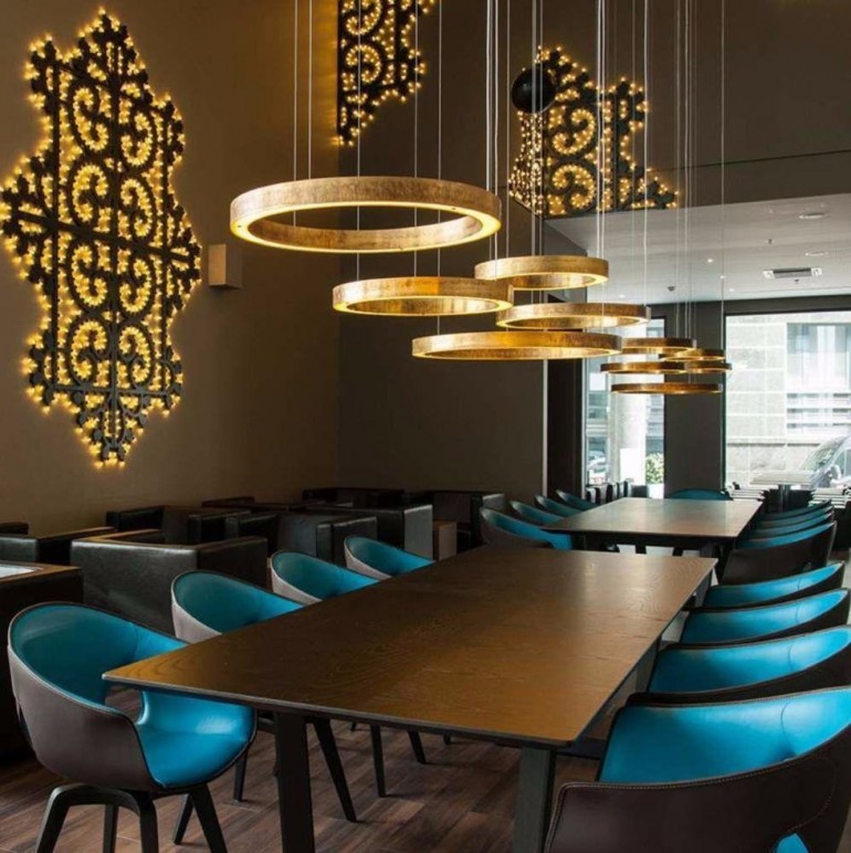 Amazing Dining Tables Choices By Top Interior Designers Worldwide | www.bocadolobo.com #moderndiningtables #diningroom #diningroomdesign #diningarea #thediningroom #luxurybrands #topinteriordesigners #famousinteriordesigners #bestinteriordesigners #luxurybrands #interiordesign #exclusivedesign @moderndiningtables