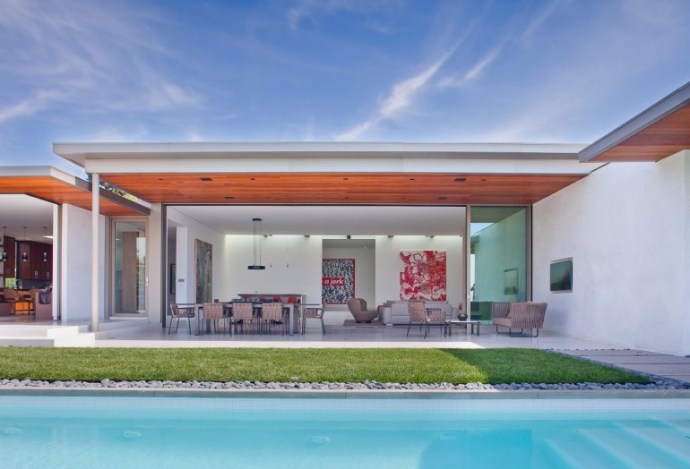 The Stunning Dining Room Area From Art Collector’s Beverly Hills House | www.bocadolobo.com #moderndiningtables #diningtables #diningroom #diningarea #thediningroom #diningareadesign #outdoor #roomdesign #interiordesign #exclusivedesign @moderndiningtables