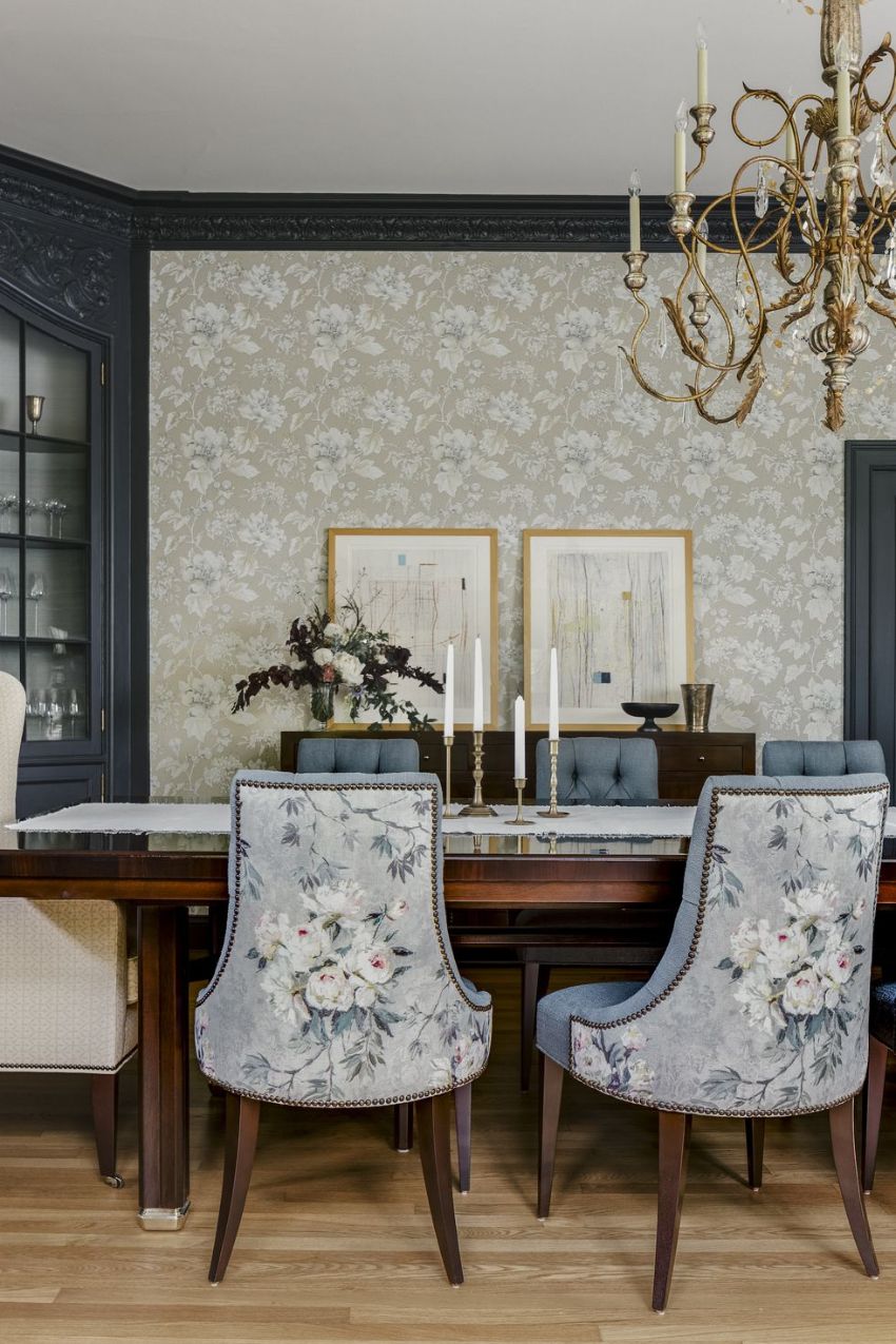10 Modern Dining Rooms With A Floral Wallpaper