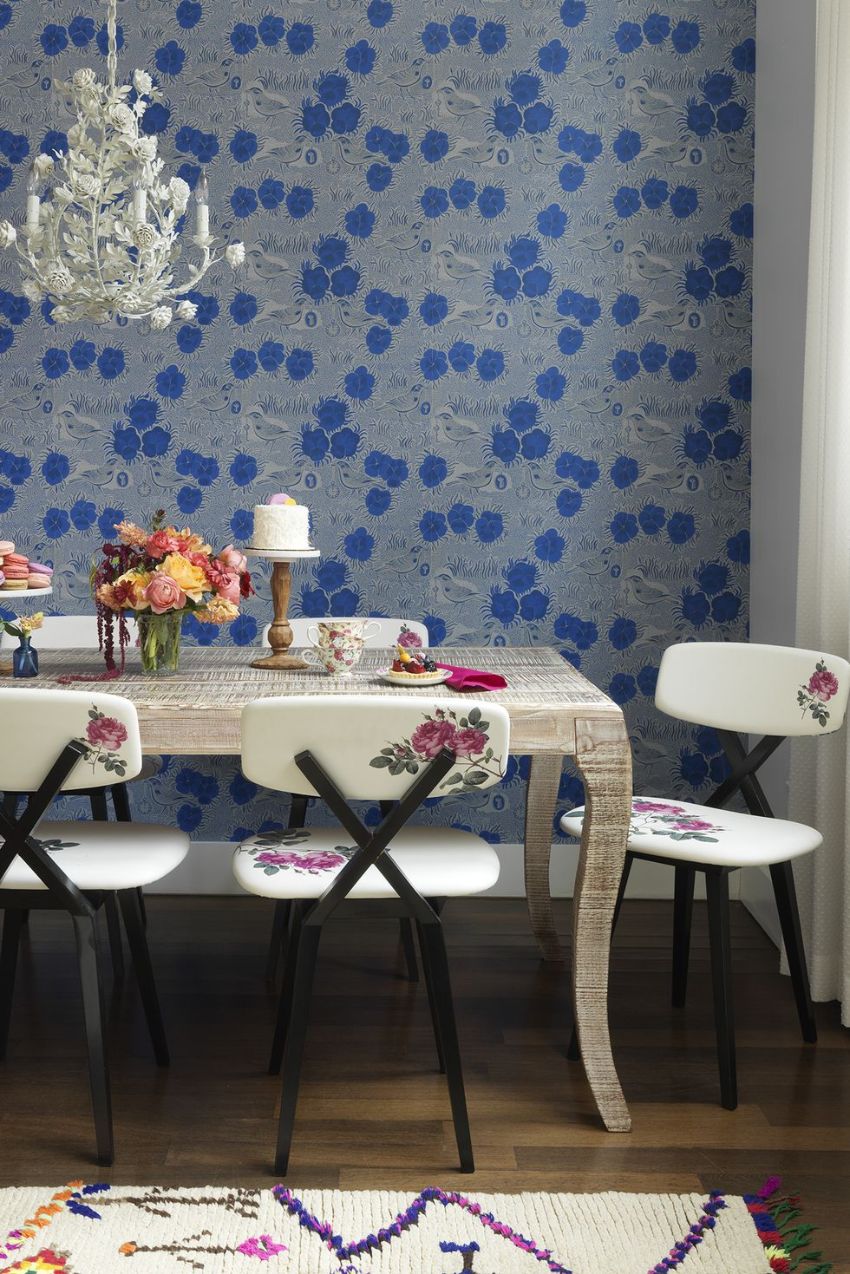 10 Modern Dining Rooms With A Floral Wallpaper