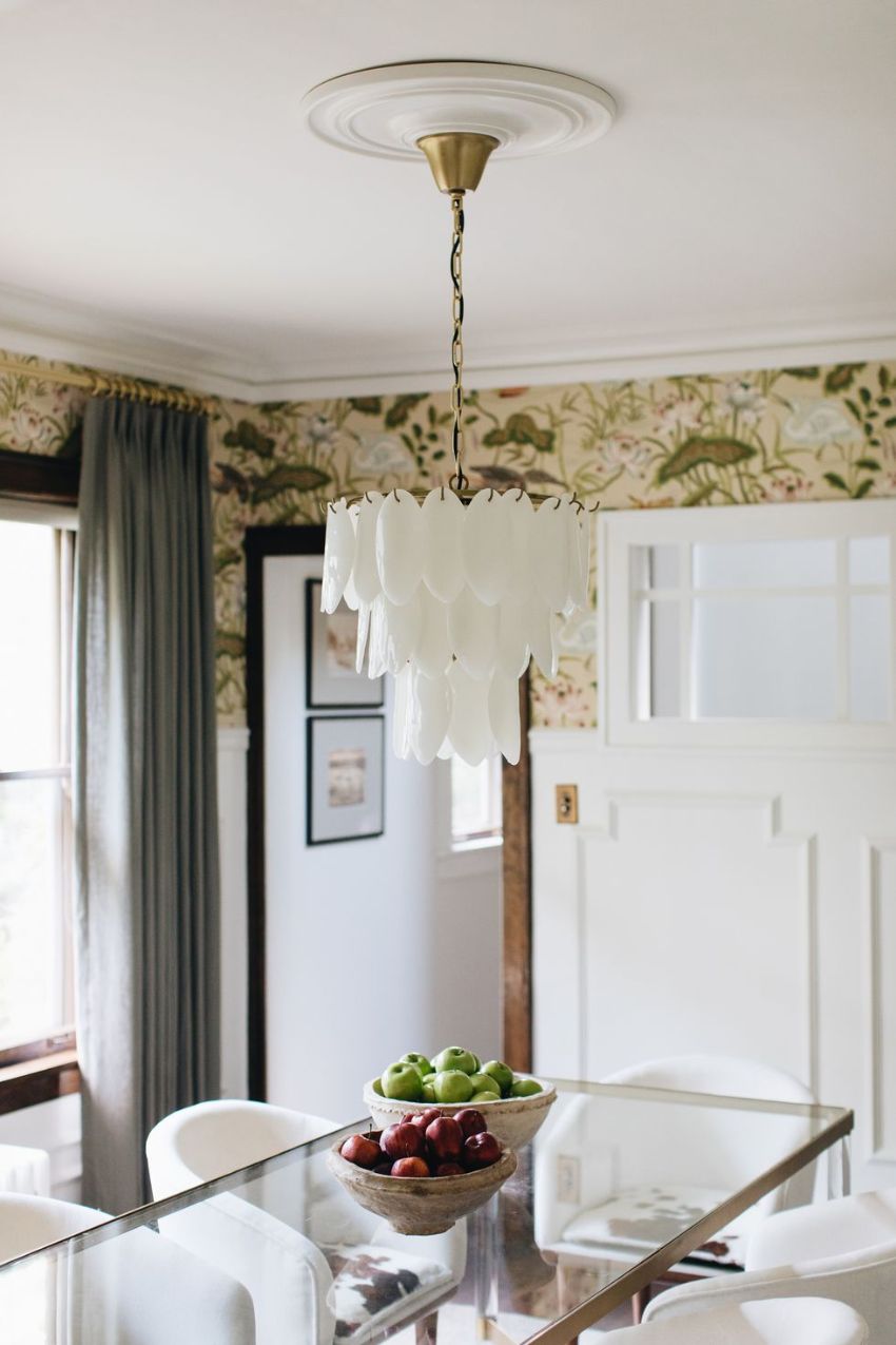 10 Modern Dining Rooms With A Floral Wallpaper