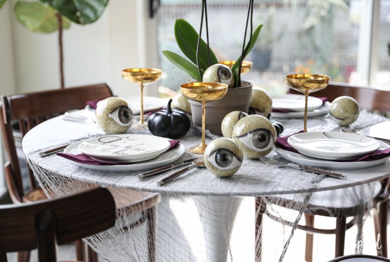 Spooky Dining Décor For A Fightening Haloween Meal