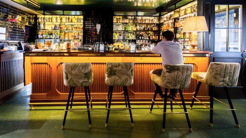 Welcome to Salmon Guru - The Best Cocktail Bar In Spain