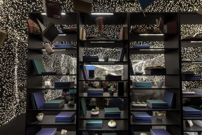 The Interstellar Restaurant - The Power Of Lighting Design