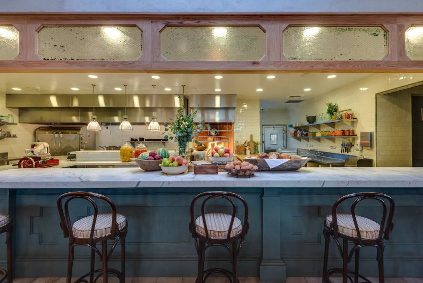Manuela - Discover This Fine Dining Experience Filled By Art