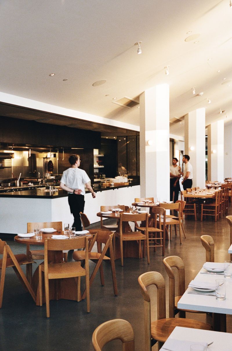 A Symbol of Minimalism in USA: The Onda Restaurant by Kelly Wearstler