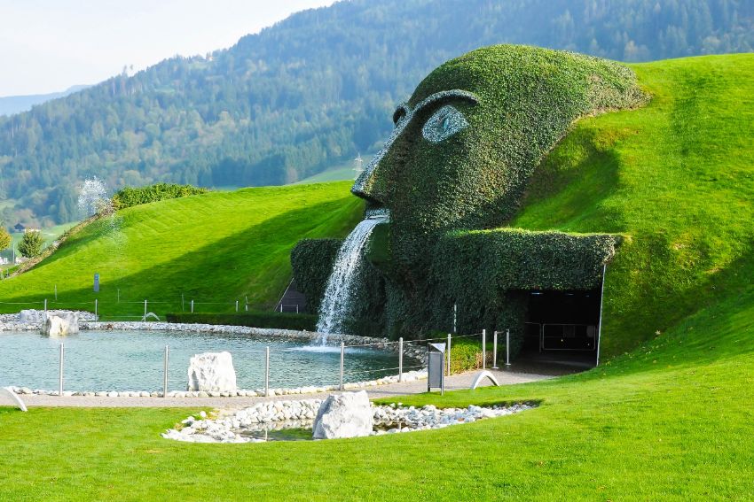Inside The Swarovski Crystal Worlds: Discover The Luxury Daniels. Café & Restaurant