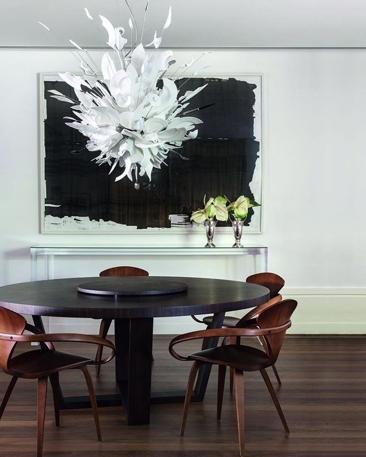10 Round Dining Tables to Create a Cozy and Modern Decor