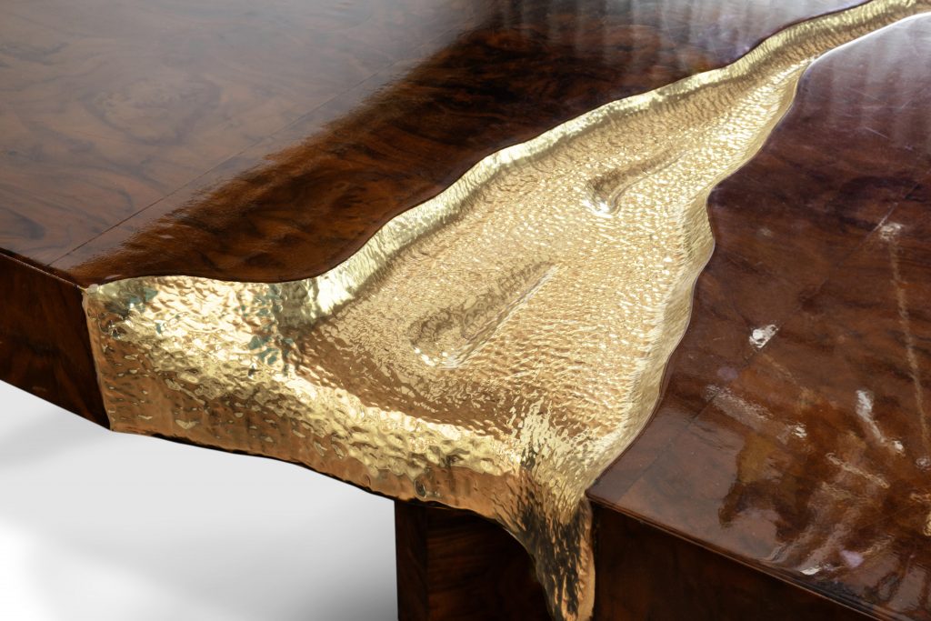 Luxury Dining Table - Brown luxury dining table with gold details